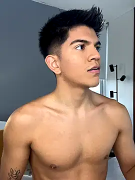 santiago 01 online show from December 4, 10:18 pm