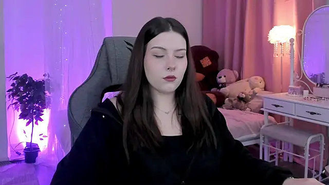 CoralineKeyns online show from November 4, 5:50 am