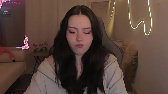 CoralineKeyns online show from March 12, 5:46 am