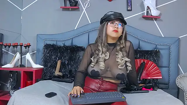 Snapshot of Evangeline chatting on February 7, 6:14 am Evangeline online show from February 7, 6:14 am