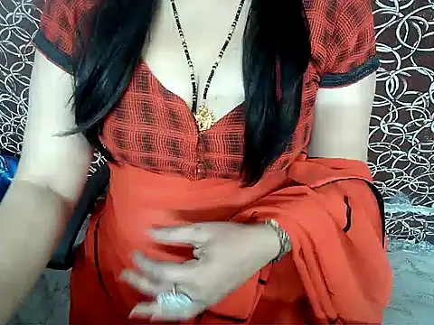 Snapshot of rehana_housewife chatting on December 6, 7:43 am rehana housewife online show from December 6, 7:43 am