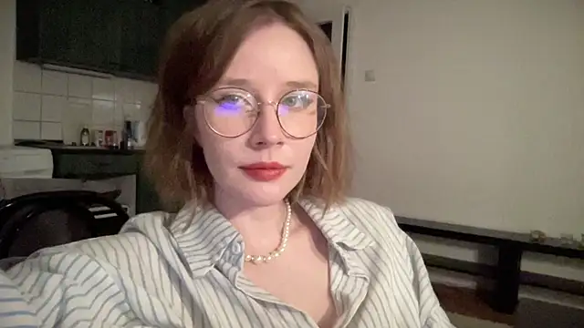 Snapshot of ms_christiana chatting on December 19, 2:18 am ms christiana online show from December 19, 2:18 am