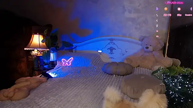 JulieHeets online show from December 28, 1:17 pm