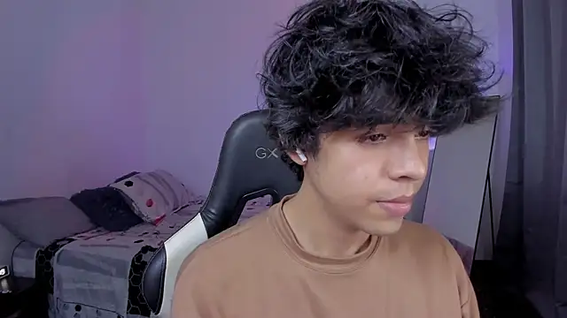 Alan26  online show from March 4, 2:50 am