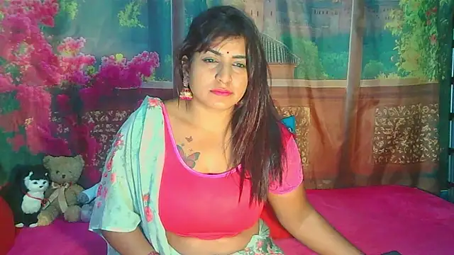 Snapshot of RoyalIndianCreamPuff chatting on May 30, 6:49 pm RoyalIndianCreamPuff online show from May 30, 6:49 pm