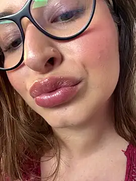 Snapshot of adara_lennox chatting on April 6, 8:54 pm adara lennox online show from April 6, 8:54 pm