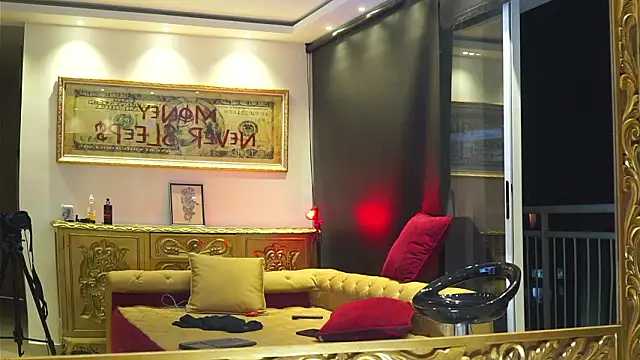 dantecoppolaa  online show from March 12, 12:06 am