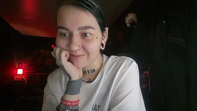 Snapshot of MoorderxDoll chatting on December 10, 9:11 pm MoorderxDoll online show from December 10, 9:11 pm