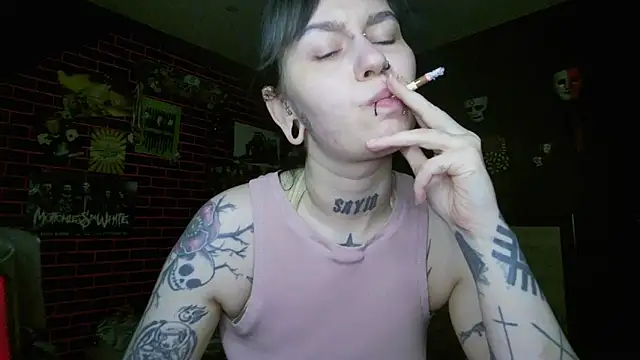 MoorderxDoll online show from April 19, 7:51 am