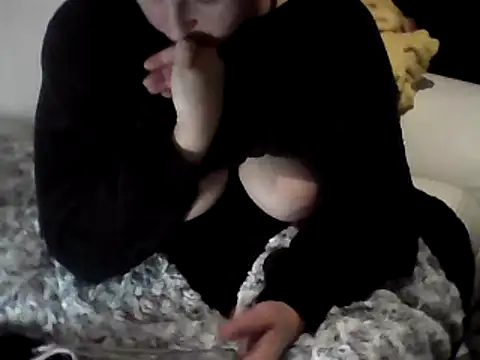 Snapshot of DragoneSFR chatting on January 27, 5:26 pm DragoneSFR online show from January 27, 5:26 pm