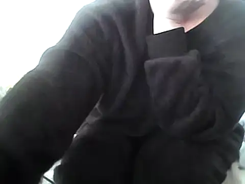 Snapshot of DragoneSFR chatting on February 1, 7:57 am DragoneSFR online show from February 1, 7:57 am