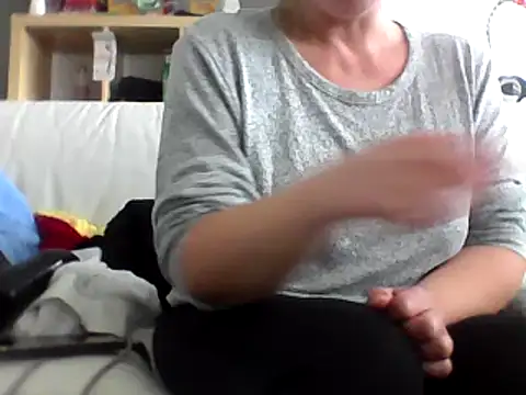 Snapshot of DragoneSFR chatting on February 23, 11:55 am DragoneSFR online show from February 23, 11:55 am