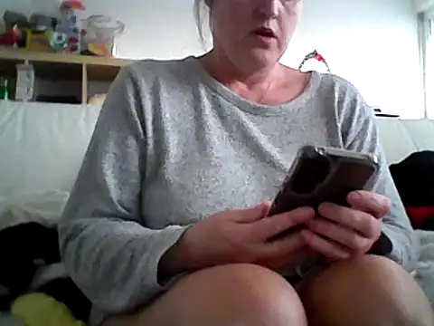 Snapshot of DragoneSFR chatting on March 4, 4:52 pm DragoneSFR online show from March 4, 4:52 pm