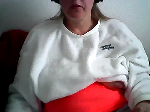 Snapshot of DragoneSFR chatting on March 10, 8:04 am DragoneSFR online show from March 10, 8:04 am