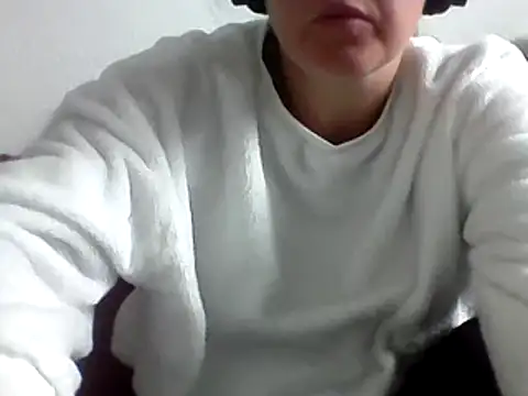 Snapshot of DragoneSFR chatting on March 12, 10:26 am DragoneSFR online show from March 12, 10:26 am