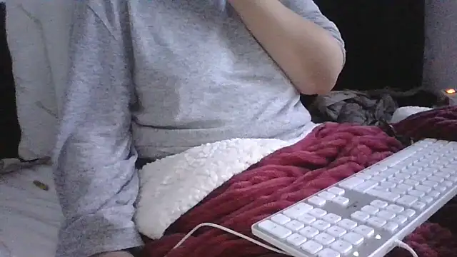 Snapshot of DragoneSFR chatting on October 9, 6:00 am DragoneSFR online show from October 9, 6:00 am