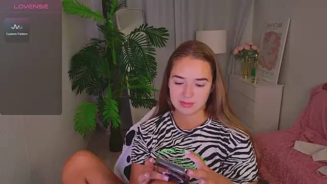 LovelyJessie online show from June 21, 1:46 pm