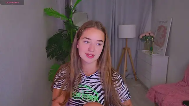 LovelyJessie online show from June 25, 1:48 pm