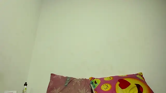 Snapshot of hugexboobs69 chatting on December 3, 1:21 pm hugexboobs69 online show from December 3, 1:21 pm