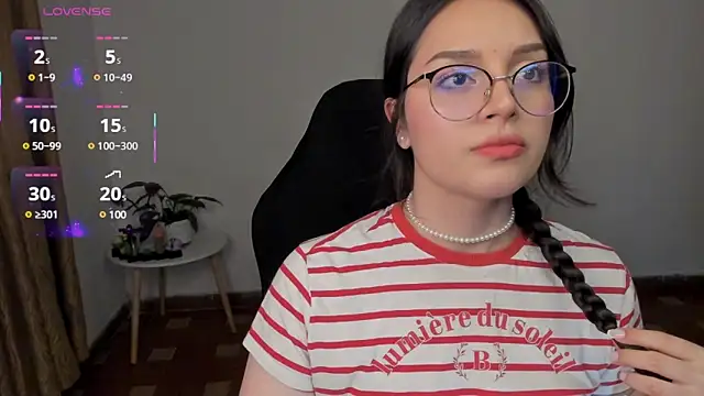 Snapshot of anaveleeez chatting on February 13, 1:40 am anaveleeez online show from February 13, 1:40 am