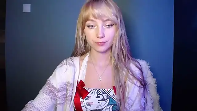 LuciaYoung online show from October 4, 6:17 pm