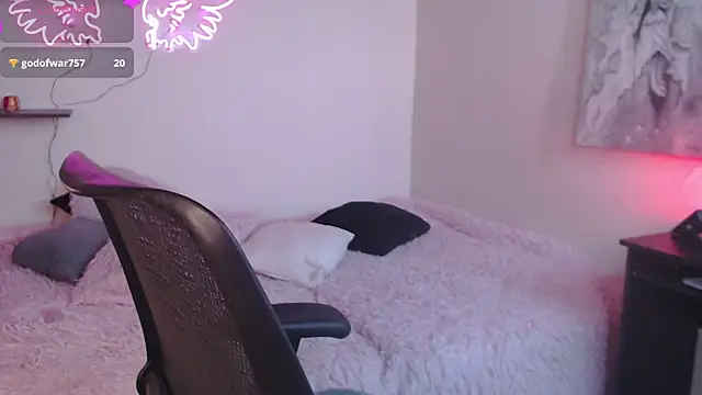 MissDennise online show from March 4, 4:13 pm