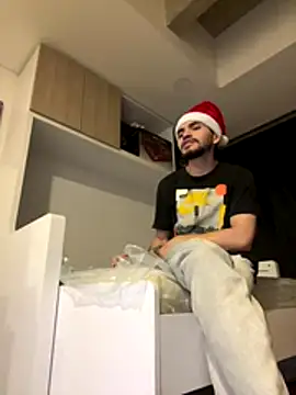 Snapshot of aangie__uwu chatting on December 20, 3:35 am aangie uwu online show from December 20, 3:35 am