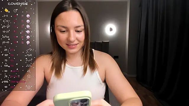 Snapshot of ThreeshaWhite chatting on February 11, 5:18 pm ThreeshaWhite online show from February 11, 5:18 pm