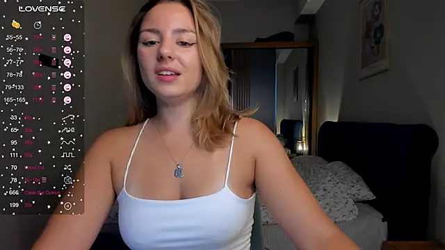 Snapshot of ThreeshaWhite chatting on September 13, 5:29 am ThreeshaWhite online show from September 13, 5:29 am