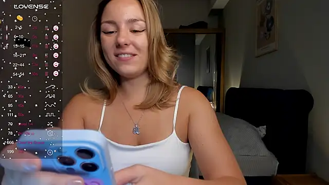 Snapshot of ThreeshaWhite chatting on September 16, 5:30 am ThreeshaWhite online show from September 16, 5:30 am