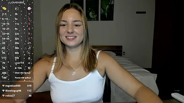 Snapshot of ThreeshaWhite chatting on June 22, 3:25 am ThreeshaWhite online show from June 22, 3:25 am