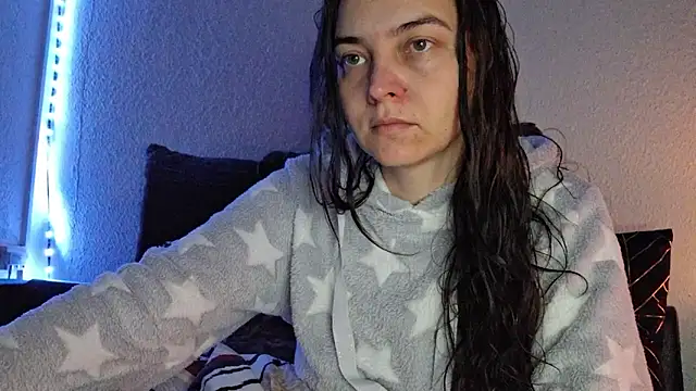 Snapshot of Cyndee_Winter chatting on December 8, 8:15 pm Cyndee Winter online show from December 8, 8:15 pm