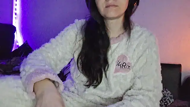 Snapshot of Cyndee_Winter chatting on December 18, 10:02 pm Cyndee Winter online show from December 18, 10:02 pm