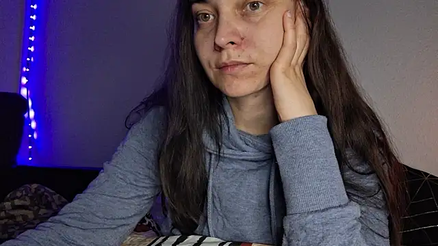 Snapshot of Cyndee_Winter chatting on December 20, 8:23 pm Cyndee Winter online show from December 20, 8:23 pm