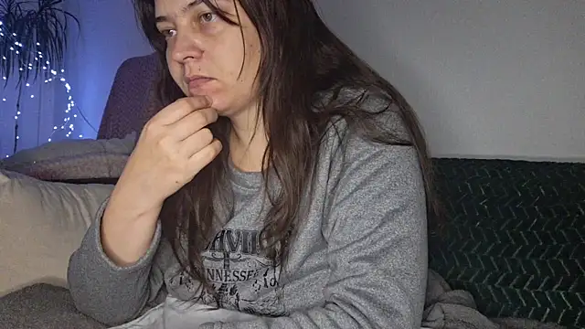 Snapshot of Cyndee_Winter chatting on October 20, 4:40 pm Cyndee Winter online show from October 20, 4:40 pm