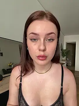 Snapshot of MaribelRiver chatting on June 4, 1:39 pm MaribelRiver online show from June 4, 1:39 pm