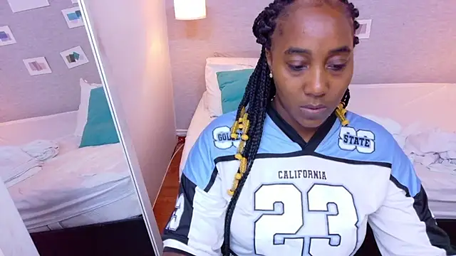 kiara evanss online show from October 25, 1:40 pm