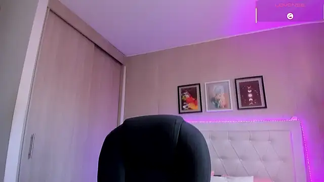 emma  smith1 online show from February 11, 12:43 pm