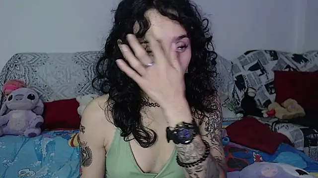 Snapshot of kitty22_ chatting on January 10, 2:02 pm kitty22 online show from January 10, 2:02 pm