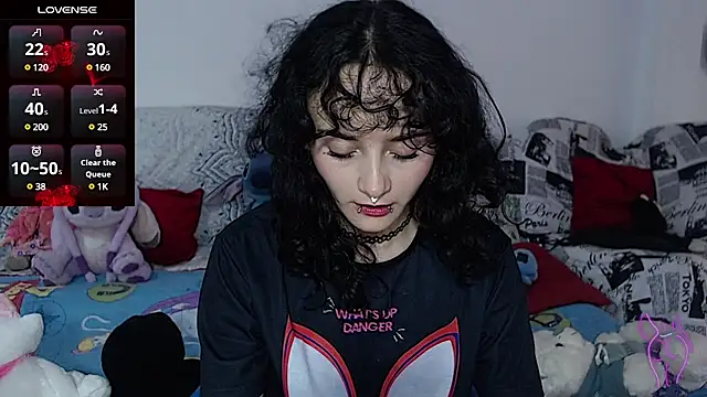 Snapshot of kitty22_ chatting on January 28, 2:53 pm kitty22 online show from January 28, 2:53 pm