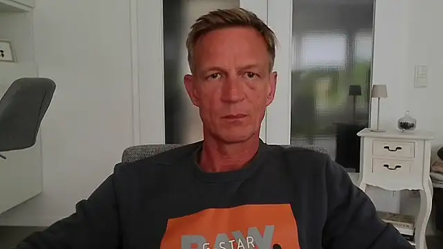 dirks71 online show from June 15, 1:57 pm