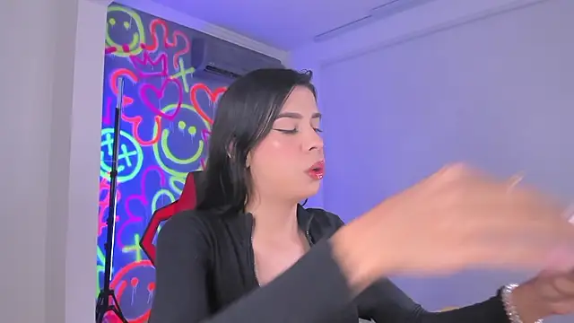 Snapshot of johedija chatting on December 8, 7:00 pm johedija online show from December 8, 7:00 pm