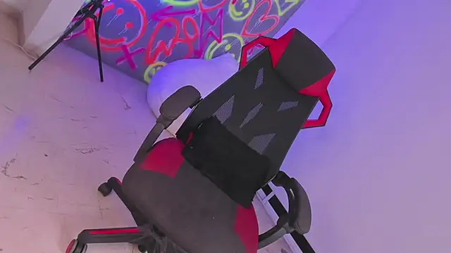 Snapshot of johedija chatting on December 28, 8:36 pm johedija online show from December 28, 8:36 pm