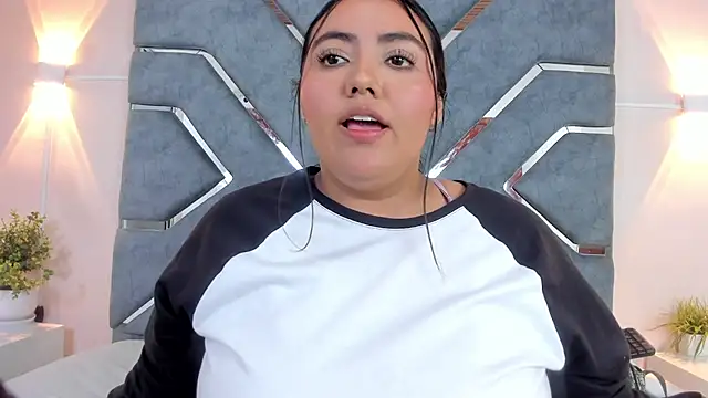 LucciaPorter online show from April 1, 3:31 pm