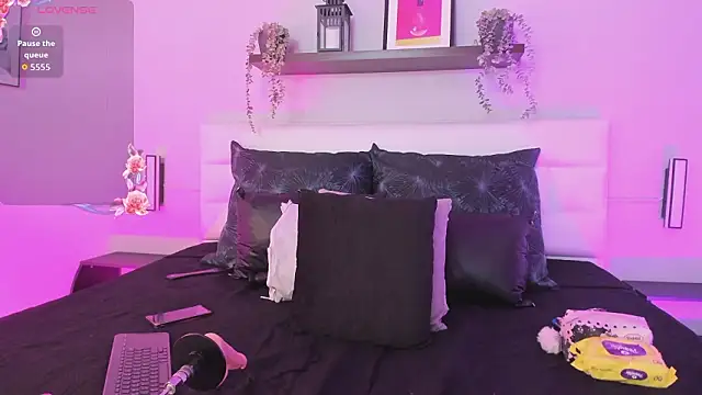 isabella simons online show from February 21, 2:34 am