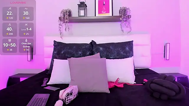 Snapshot of isabella_simons chatting on May 3, 2:39 am isabella simons online show from May 3, 2:39 am