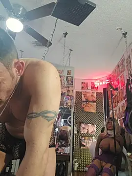 Snapshot of luvs2cumm69 chatting on May 11, 5:24 am luvs2cumm69 online show from May 11, 5:24 am