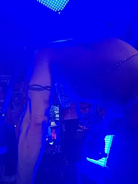 Snapshot of luvs2cumm69 chatting on May 14, 11:44 pm luvs2cumm69 online show from May 14, 11:44 pm