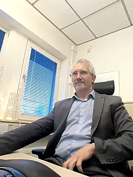Snapshot of tom-swede chatting on March 19, 3:49 pm tom-swede online show from March 19, 3:49 pm