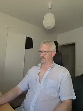 Snapshot of tom-swede chatting on June 6, 11:09 pm tom-swede online show from June 6, 11:09 pm